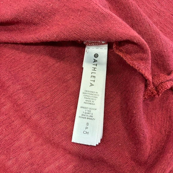Athleta V-Neck Athletic Breezy Scoop T-Shirt in Burgandy Small - Picture 6 of 6